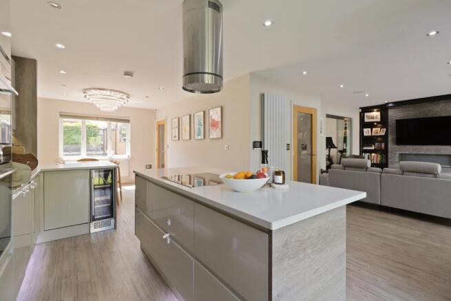 4 bed Detached for sale Image 12
