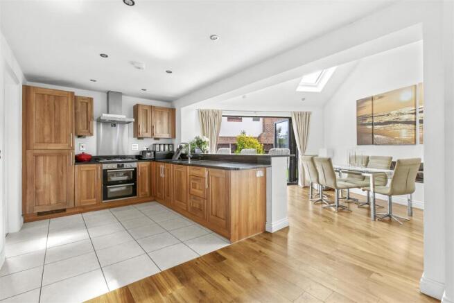 7 Turners Field, HP13 5YZ-7.jpg