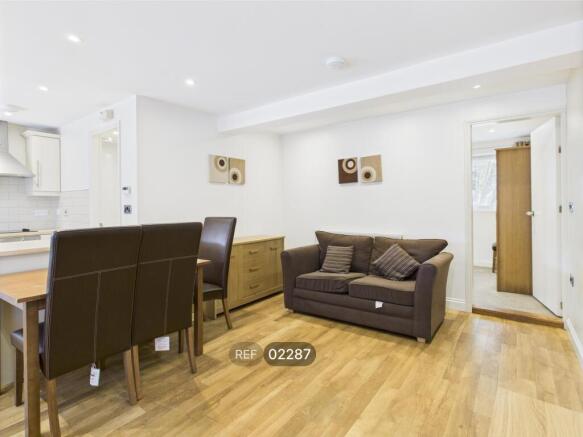 1 bed Apartment to rent Image 5