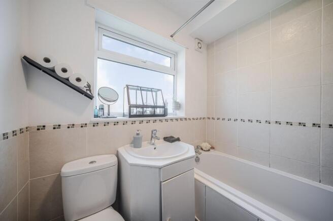 4 bed Semi-Detached Bungalow for sale Image 12