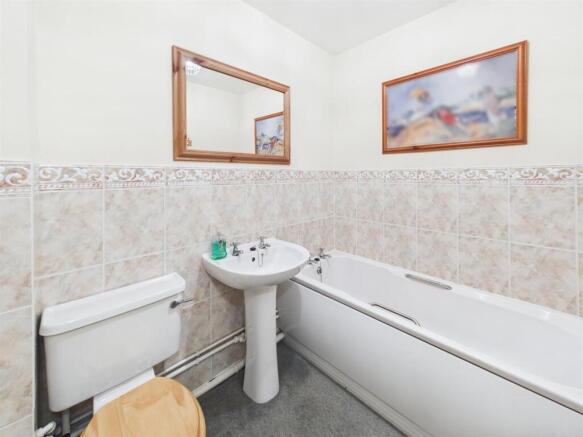 2 bed Apartment to rent Image 8