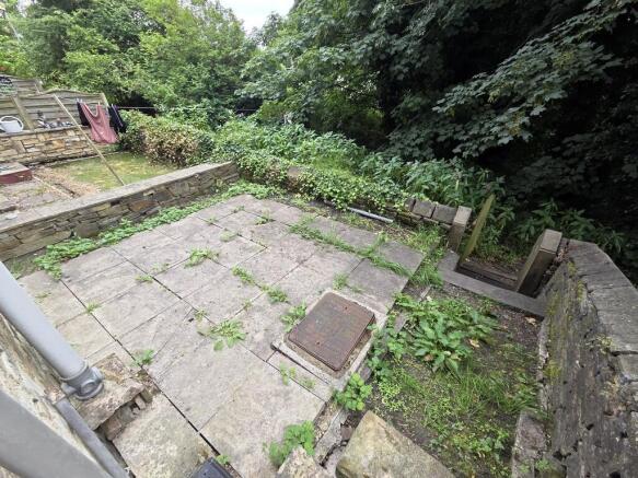 2 bed Terraced to rent Image 4