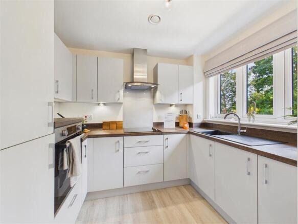 2 bed Apartment for sale Image 4