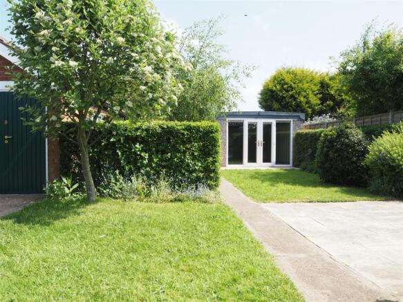 Rear Garden & Garden Room 759