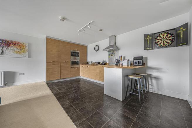 199 Burghley Court, Maidenhead, SL6 1AW5.jpg