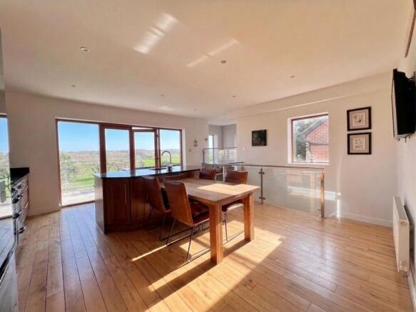 4 bed Detached for sale Image 4