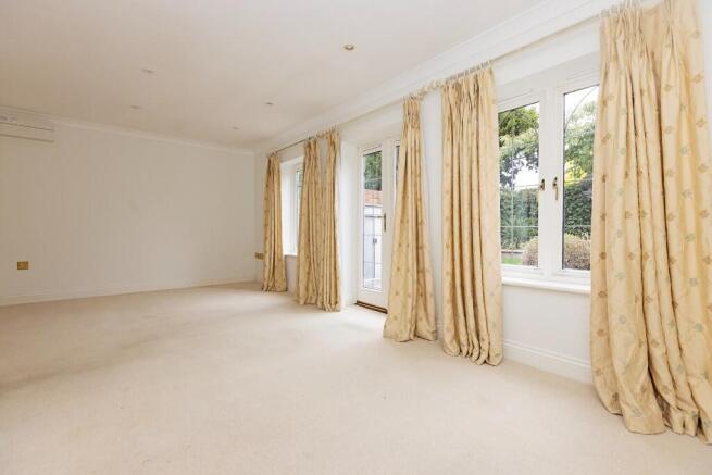 Sitting dining room