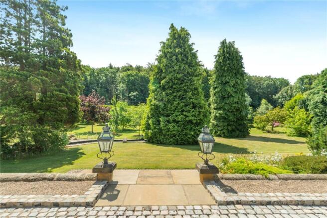 5 bed Detached for sale Image 10