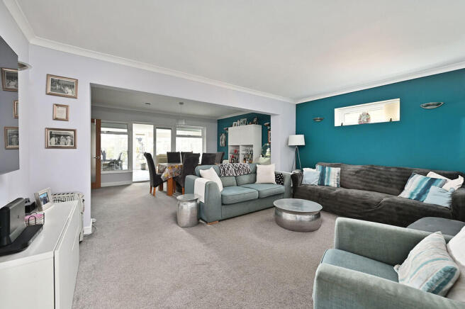 34 Anglesey Av (2...