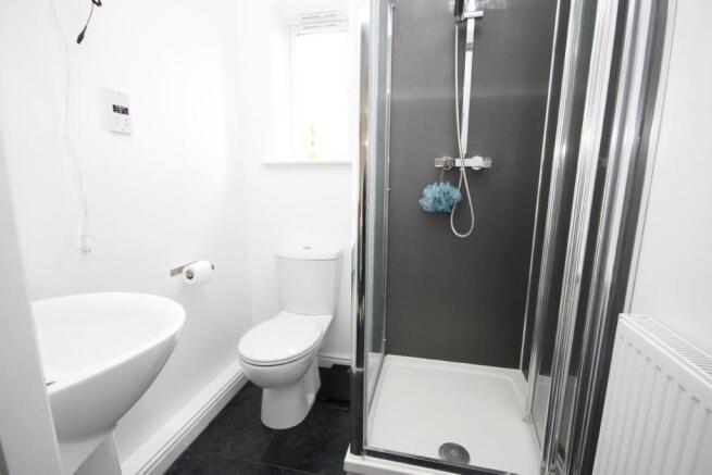 EN-SUITE SHOWER ROOM