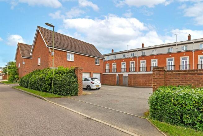 21ErringtonClose-1.jpg