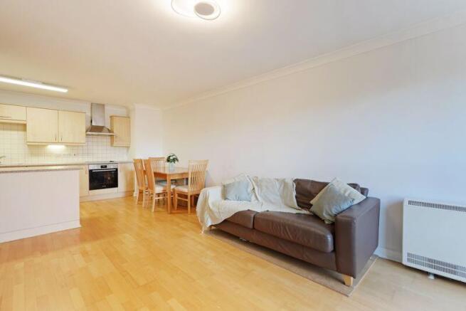 2 bed Apartment to rent Image 7