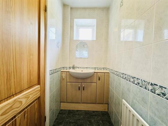 4 bed Detached for sale Image 11