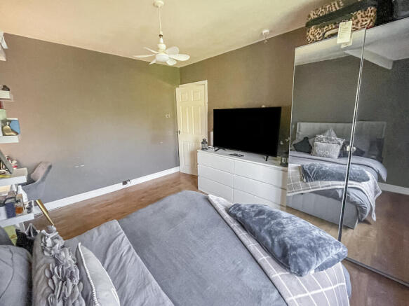 3 bed Semi-Detached for sale Image 11