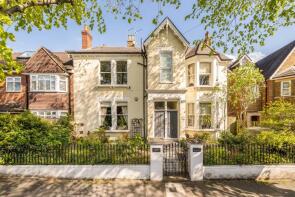 Flat 2, 9a Kenilworth House, Grosvenor Road, Chiswick, London W4 4EJ