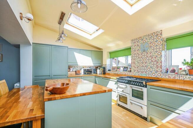 4 bed Detached for sale Image 7