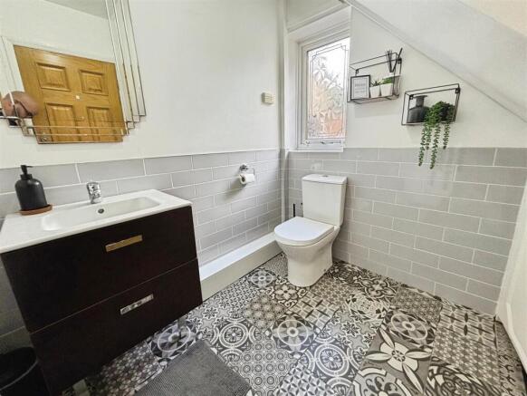 4 bed Detached for sale Image 9