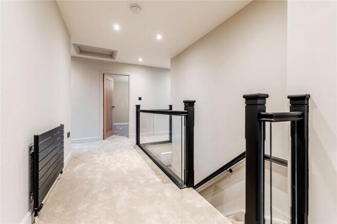 5 bed Detached for sale Image 12
