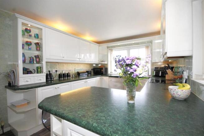 4 bed Detached for sale Image 4