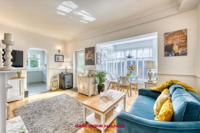 Sitting Room/Breakfast Room