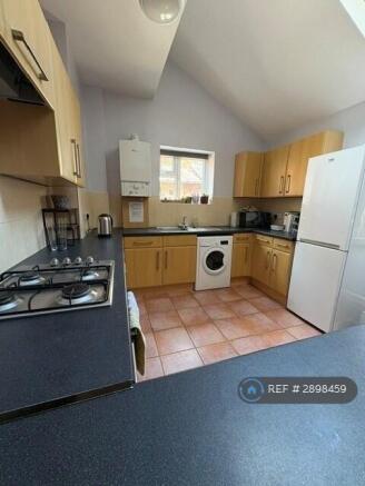 1 bed House Share to rent Image 4