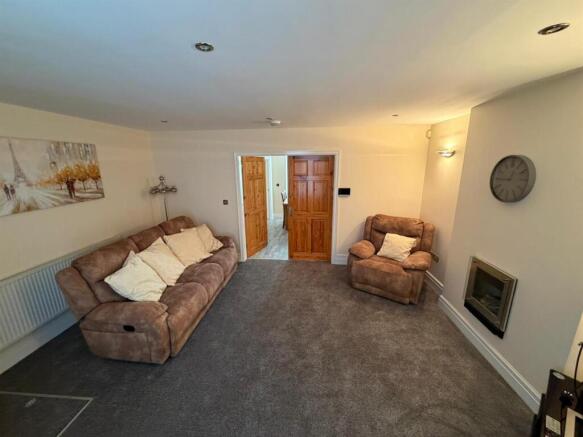 WhatsApp Image 2025-10-23 at 09.57.15_d52dbcbc.jpg