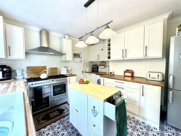 KITCHEN/BREAKFAST ROOM
