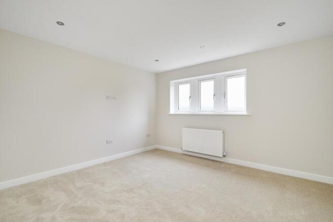 5 bed Detached for sale Image 10