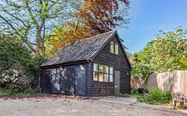 Garage/Workshop