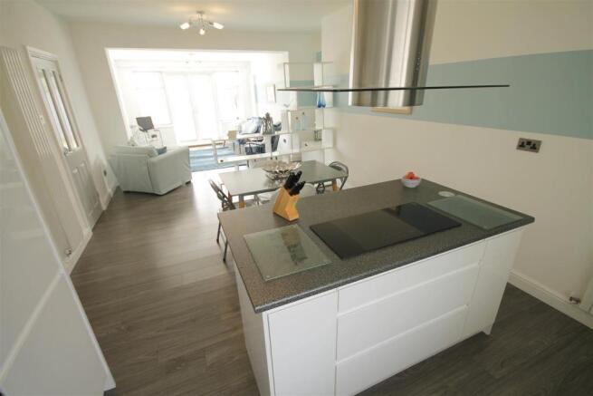 Open Plan Living Area, Dining Area and Kitchen
