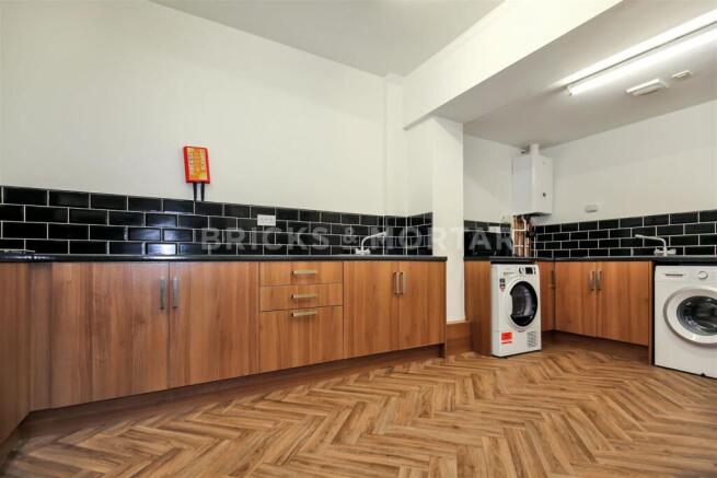 kitchen1.jpg