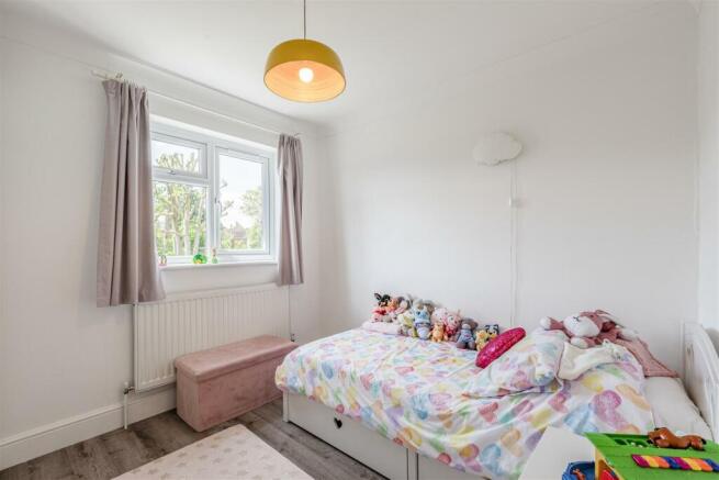 10 Pretoria Road, Chertsey, KT16 9LN - 24.jpg