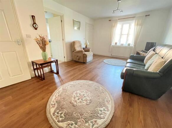LOUNGE/DINING ROOM