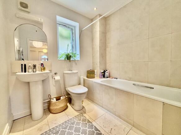 Quarry Hill, Box photo 4
