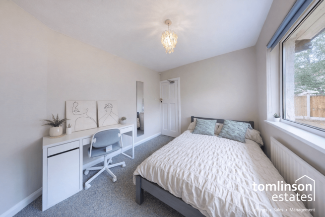 5 Bedroom semi-detached bungalow - HMO