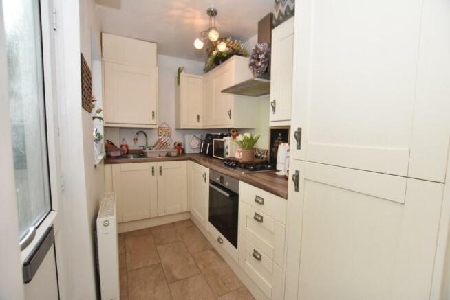 KITCHEN 02.jpg