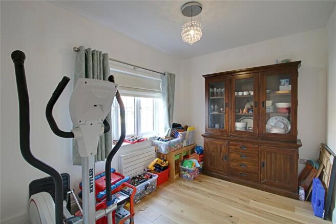 5 bed Detached for sale Image 9