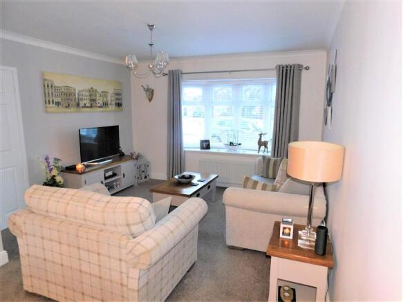 LOUNGE/DINING ROOM