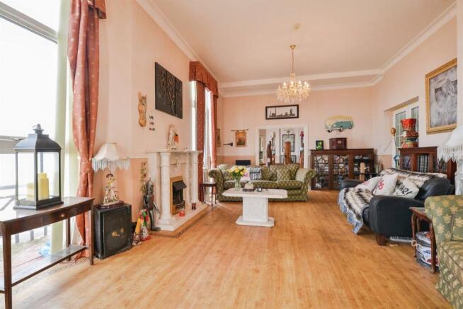 3 bed Ground Flat for sale Image 7