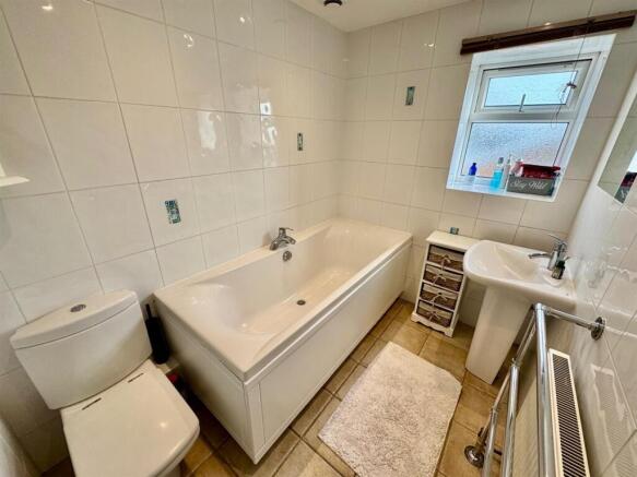 5 bed Semi-Detached for sale Image 12