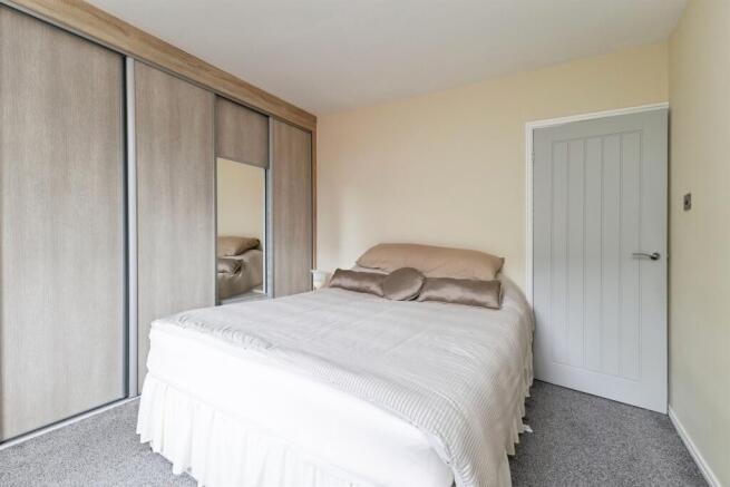 3 bed Flat for sale Image 7