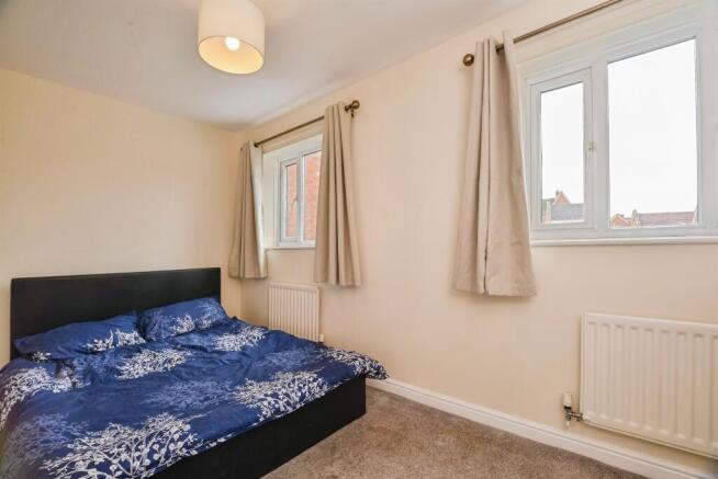 3 bed Terraced for sale Image 11
