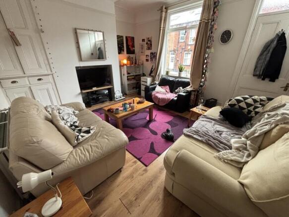 5 bed Terraced to rent Image 8