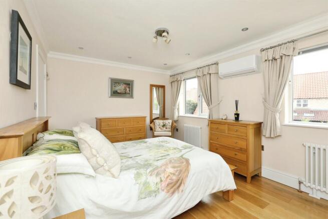 3 bed Detached for sale Image 11