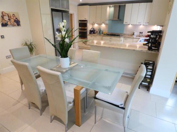 KITCHEN/DINING/GARDEN ROOM