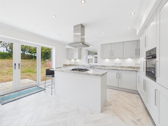 Open plan kitchen/dining/living:
