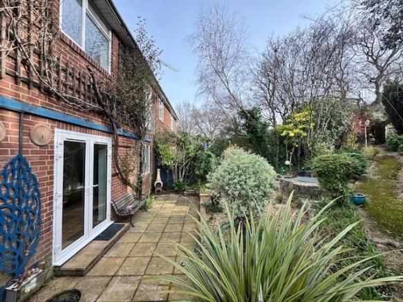 64 EASTE HOW LANE GARDEN.jpg