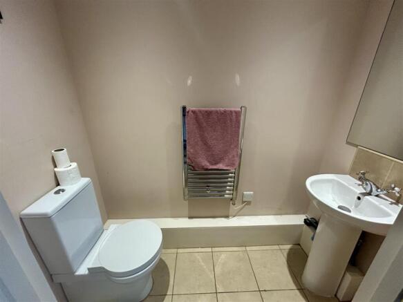 3 bed Terraced to rent Image 6