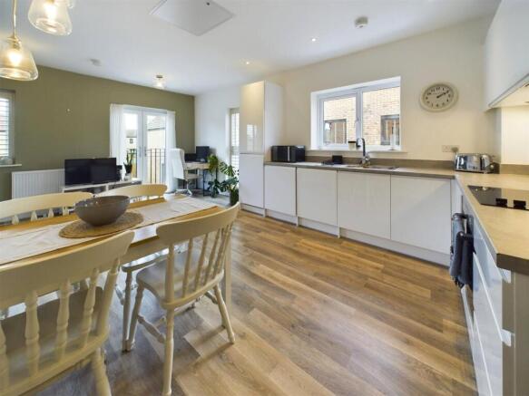 CAM03789G0-PR0011-ST