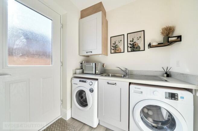 4 bed Detached for sale Image 9